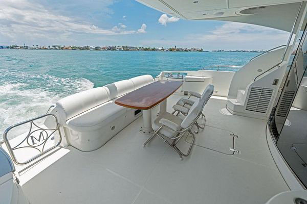 Aft deck seating arrangement