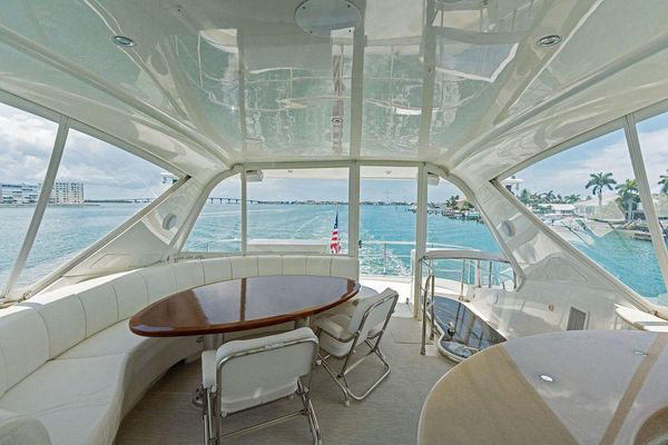 Flybridge entertainment area