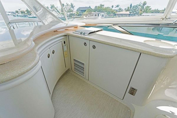 Flybridge forward seating
