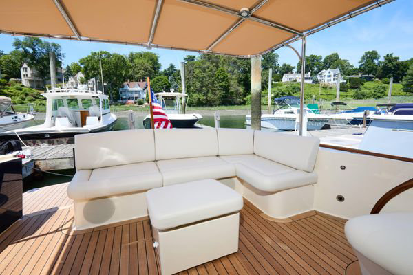 Cozy stateroom with island berth