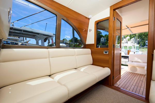 Bow seating area with sunpad