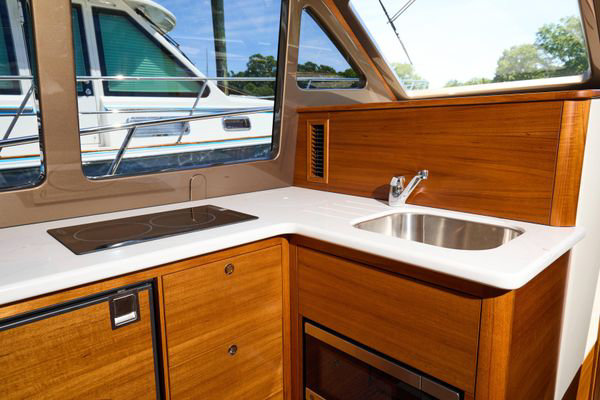 Helm station with joystick control