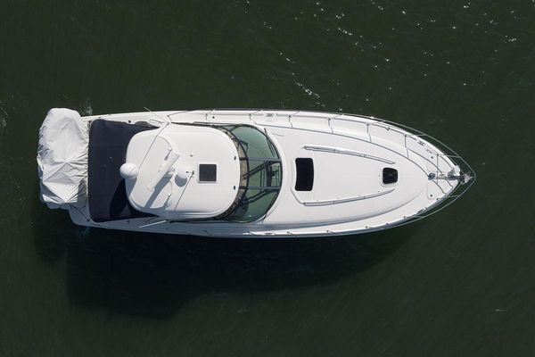 Stern view with integrated swim platform