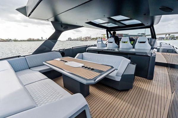 Walkaround side deck with Flexiteek flooring.