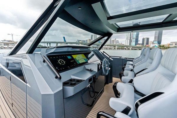 Seakeeper 9 gyro stabilizer for comfort.