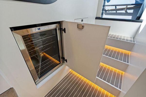 Mid-cabin with two single berths and storage.