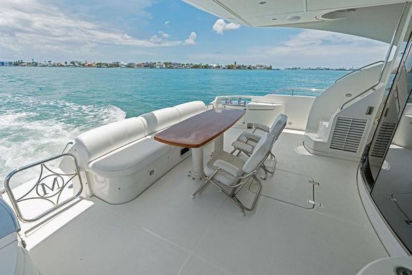 Aft deck seating arrangement