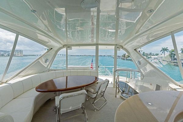 Flybridge entertainment area