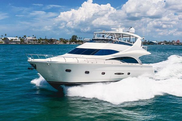 Flybridge seating and dining
