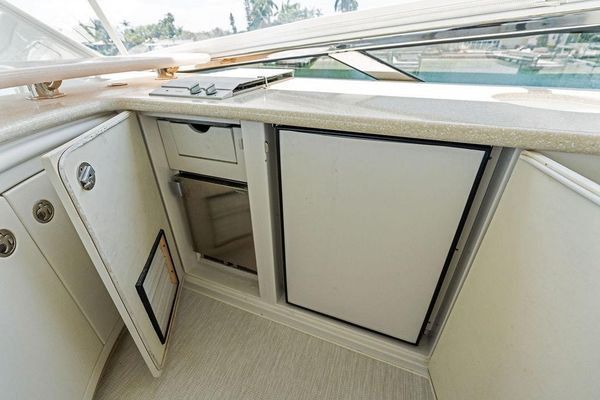 Salon entertainment center