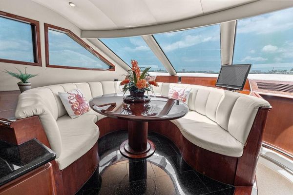 Master stateroom, washer/dryer