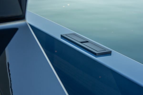 Flush anchor windlass locker on bow
