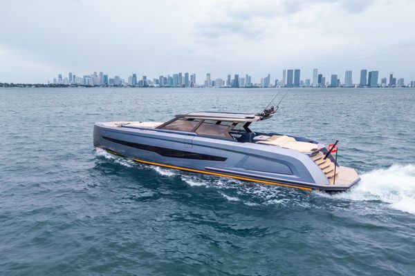 Aft quarter perspective running at speed
