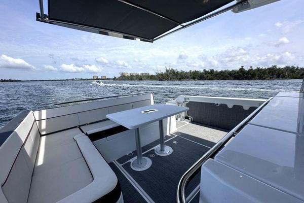 Integrated wet bar and galley in the cockpit.