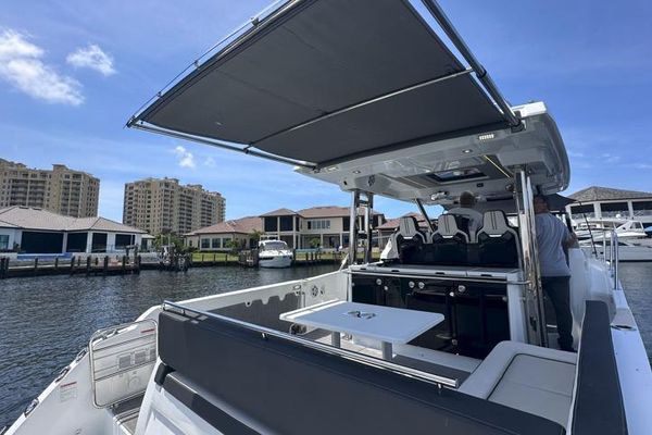 Helm and companion seating with clear views.