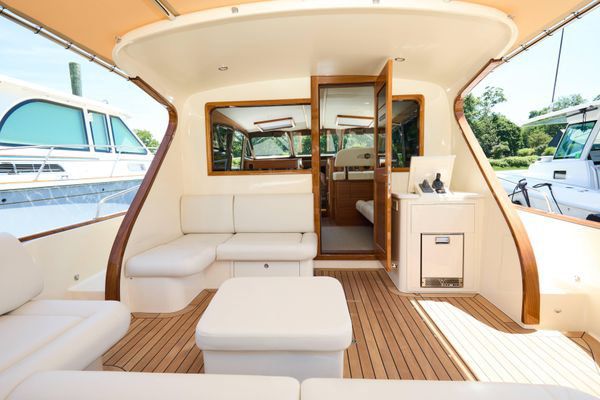 Aft view of the transom and swim platform