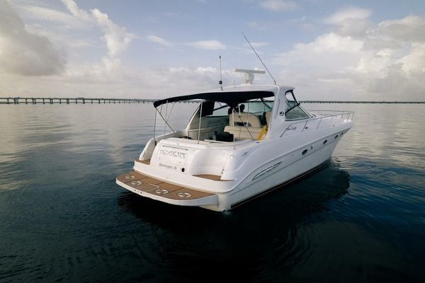 Sleek hull with classic durable design
