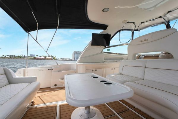 Guest cabin with twin berths