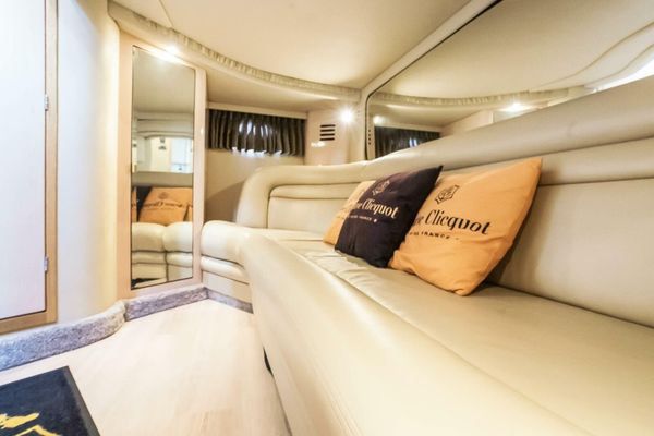 Guest cabin, port side