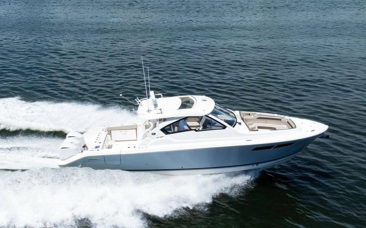 2020 Pursuit DC 365 Dual Console
