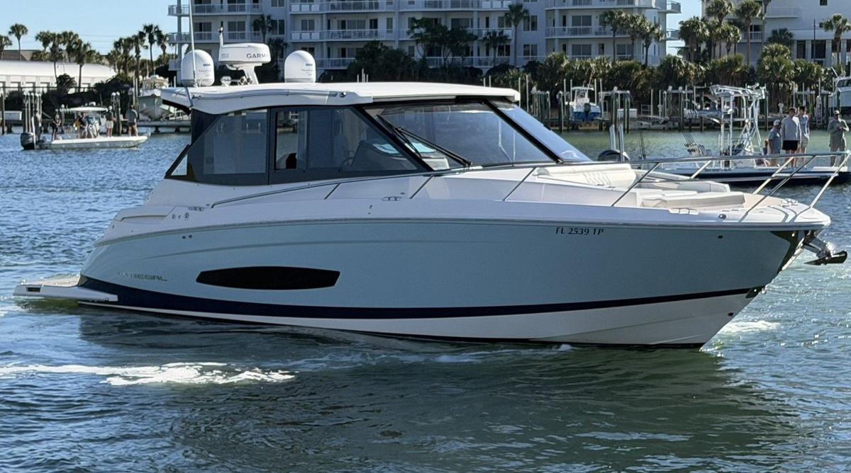 2021 Regal 36 Grande Coupe