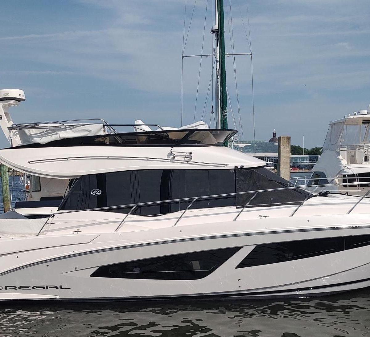 2021 Regal 42 Fly