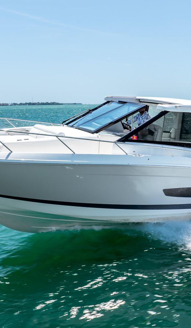 2022 Regal 36 Grande Coupe