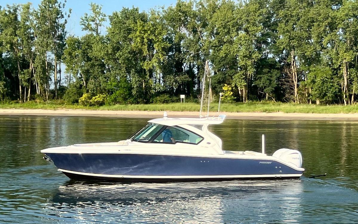 2022 Pursuit DC 326 Dual Console