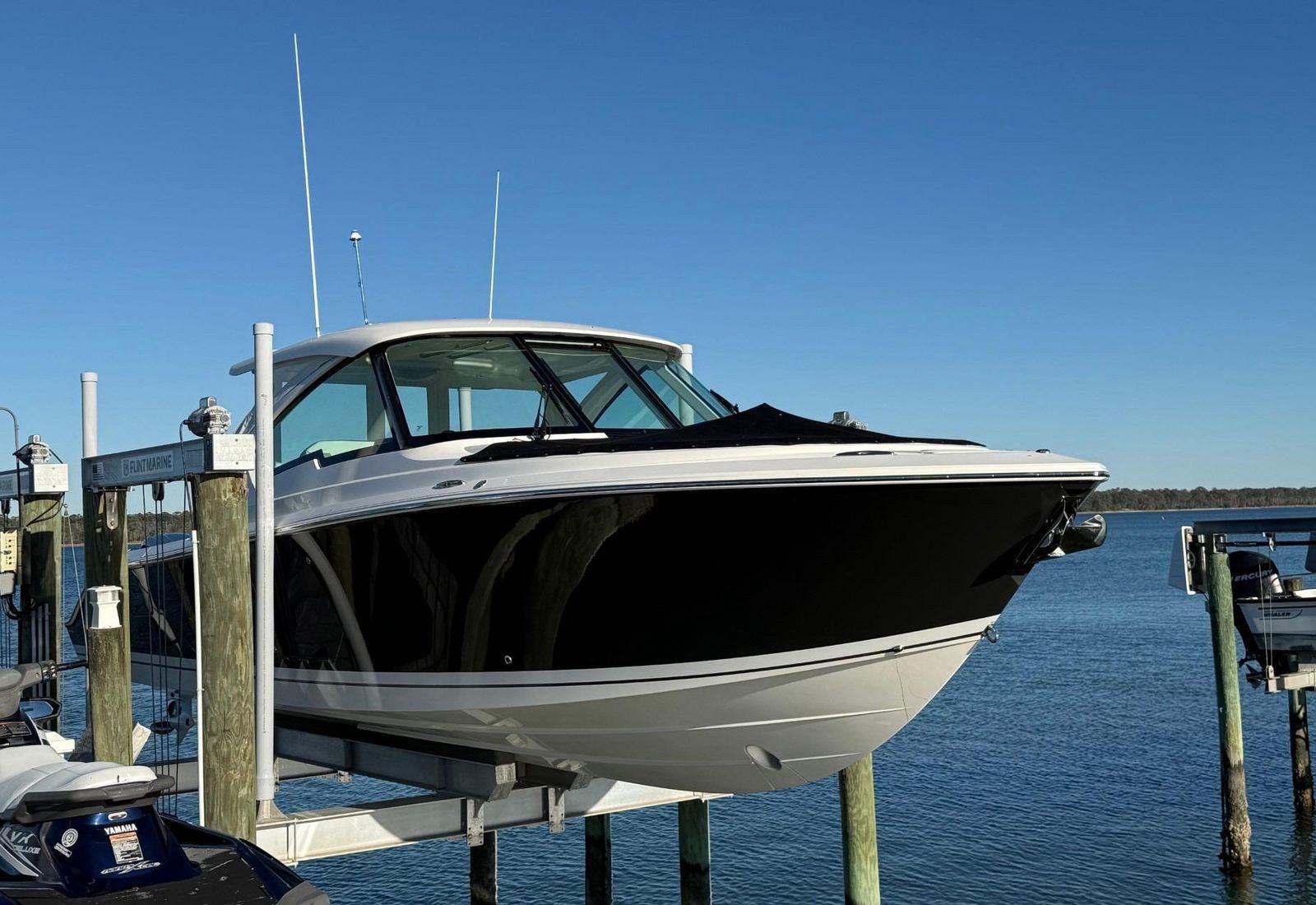 2022 Pursuit DC 326 Dual Console