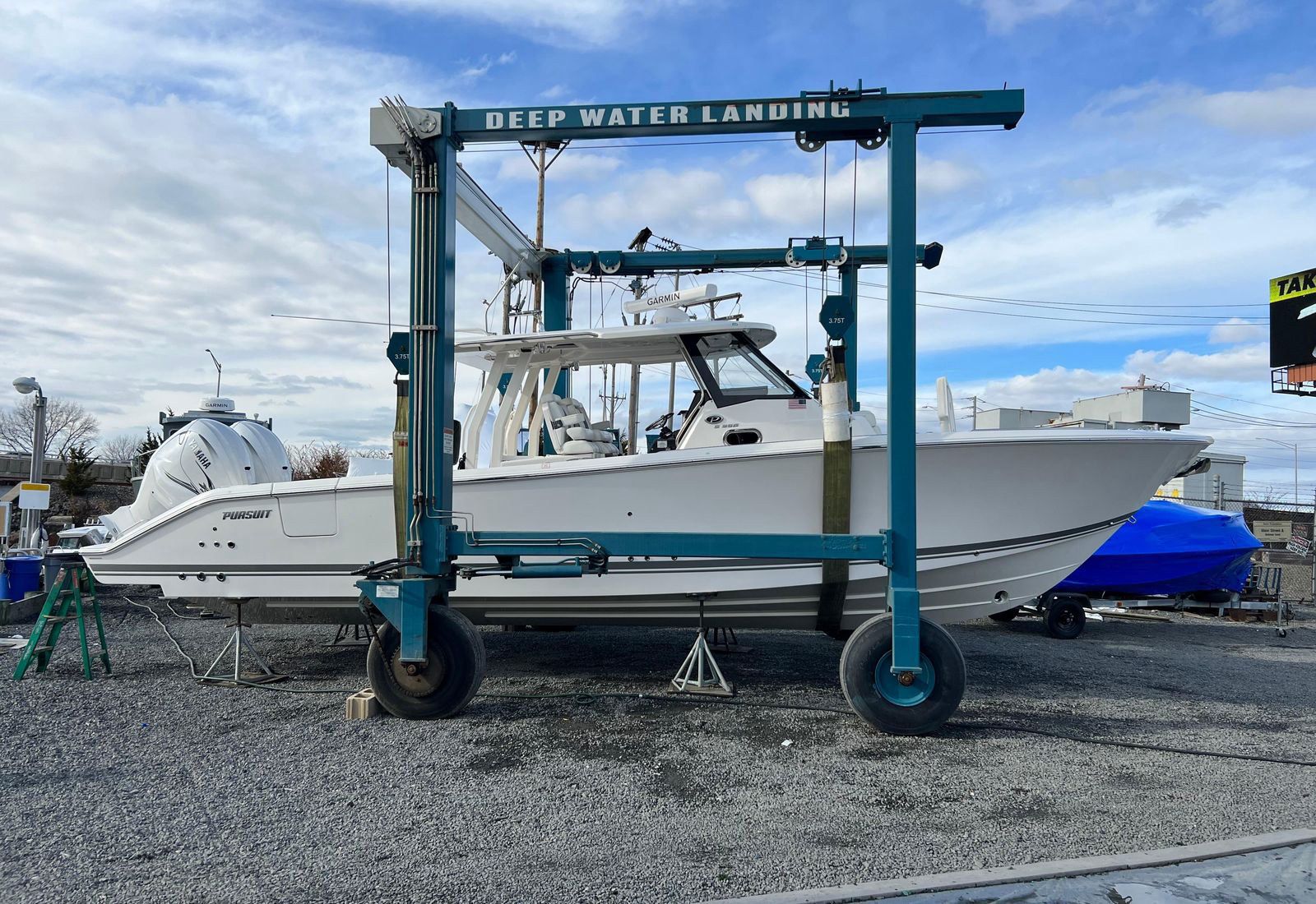 2022 Pursuit S 358 Sport