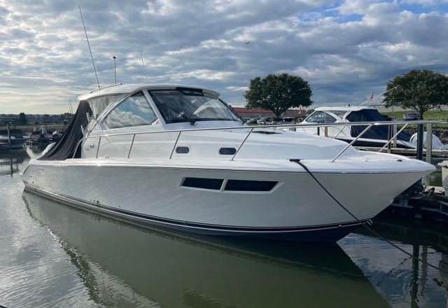 2025 Pursuit OS 355 Offshore