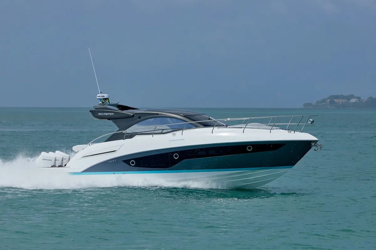 Schaefer 400 running on the water