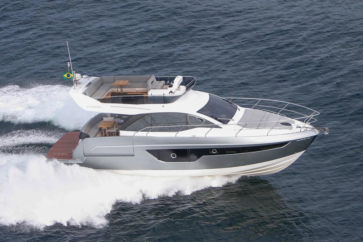 Schaefer 450 Fly running on the water