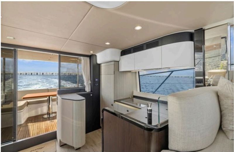 Peninsula galley with ceramic-glass range and sliding glass doors